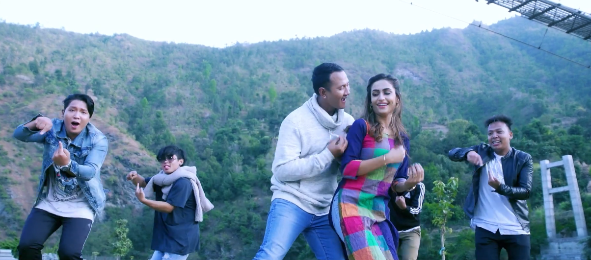 गीतकार गुरुङको लाल्टिंग बालेर गीतको भिडियो सार्बजनिक