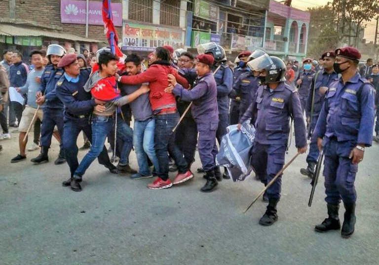 दाङमा निर्मलाको निम्ति न्याय माग्दै प्रदर्शनमा प्रहरीको लाठीचार्जसँगै पाँचजना पक्राउ