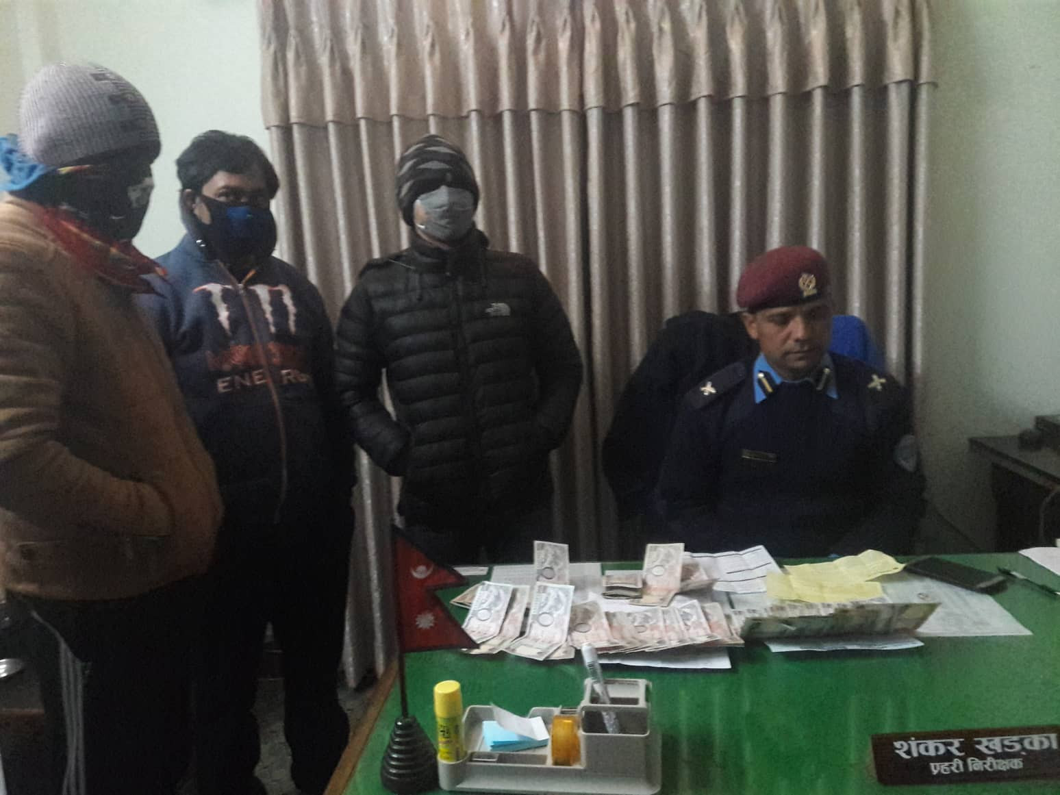 पुरस्कार पर्‍यो भन्दै सामाजिक सञ्जालबाट  ठगी गर्ने ३ जना पक्राउ