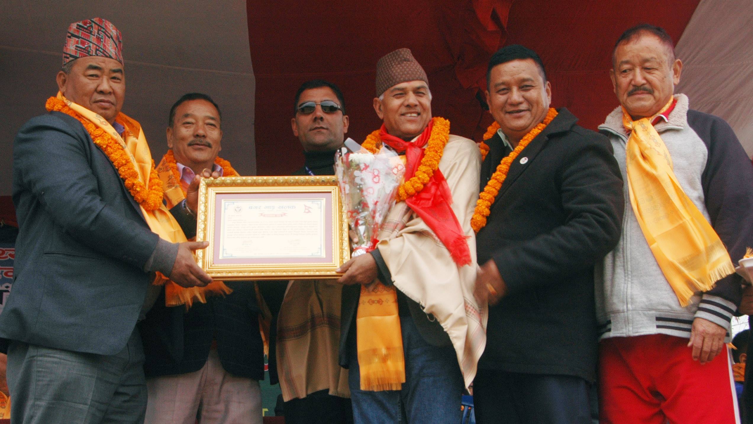 पोखरामा भेट्रान एट ए साइड सुरु, एन्फा उपाध्यक्ष थापा र पूर्व खेलाडी गूरुङ सम्मानित