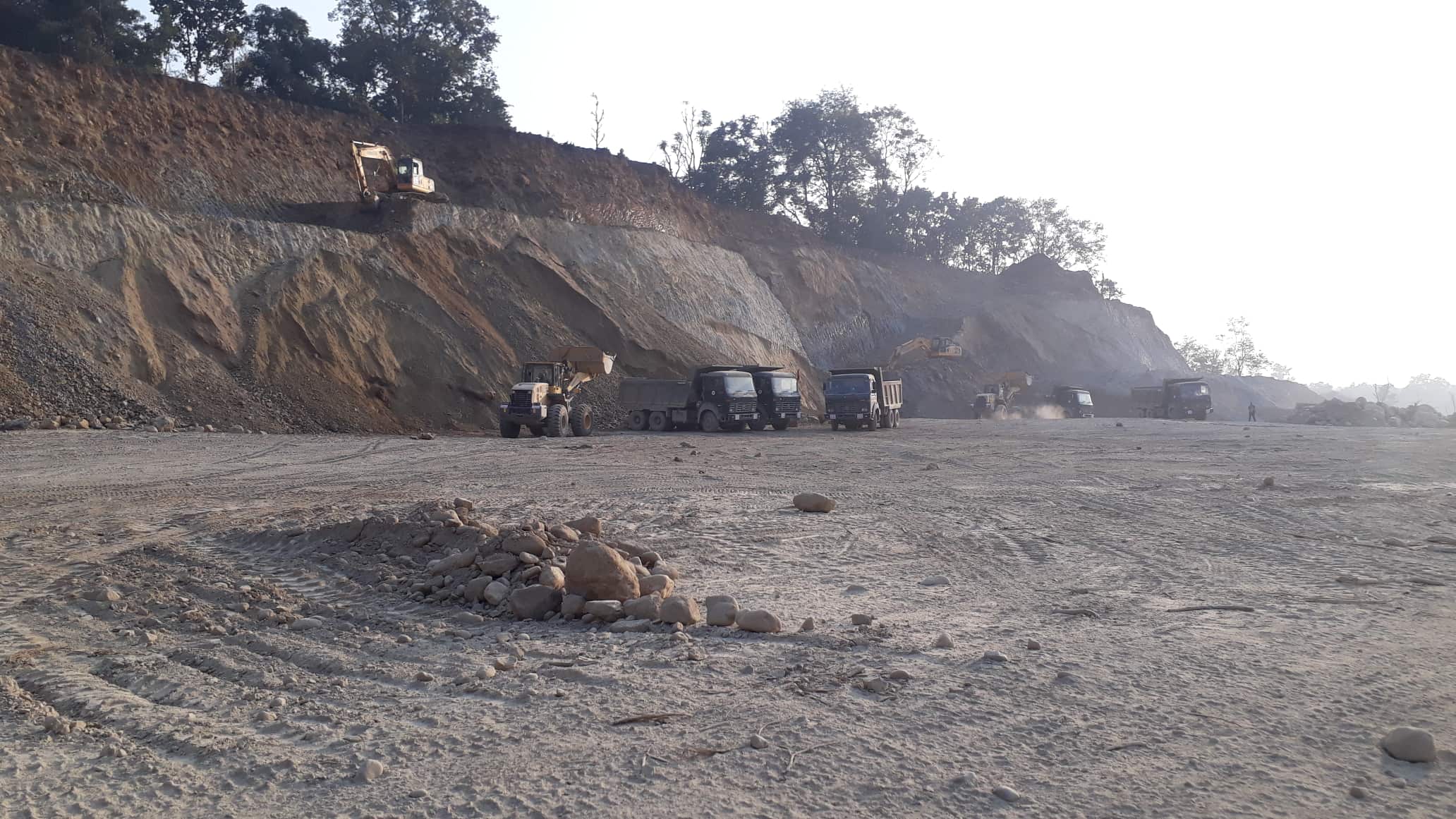 भवन भट्ट माथी बिमानस्थलमा दुरव्यवहार