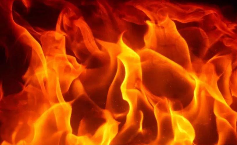 काठमाडौंको टोखा नगरमा हिटर पड्किएर आगलागी