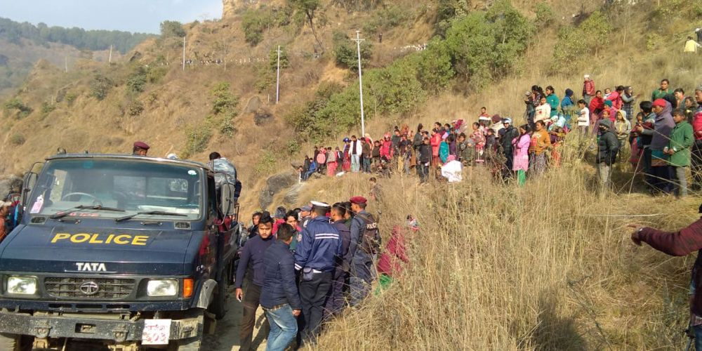 अपडेट : मालढुङ्गामा बस दुर्घटना हुँदा मृत्यु हुनेको संख्या सात पुग्यो