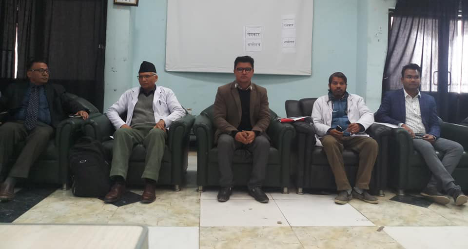 सरकारी चिकित्सकले सामूहिक राजीनामा दिने
