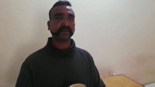 पाकिस्तानले  वायु सेनाका चालक भारतलाई बुझायो