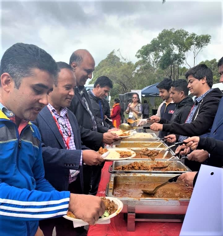 अस्ट्रेलियाका नेपाली अभिभावक बनभोजमा रमाए