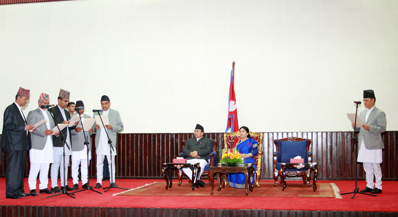 विभिन्न पाँच आयोगका अध्यक्षले लिए पद तथा गोपनीयताको सपथ
