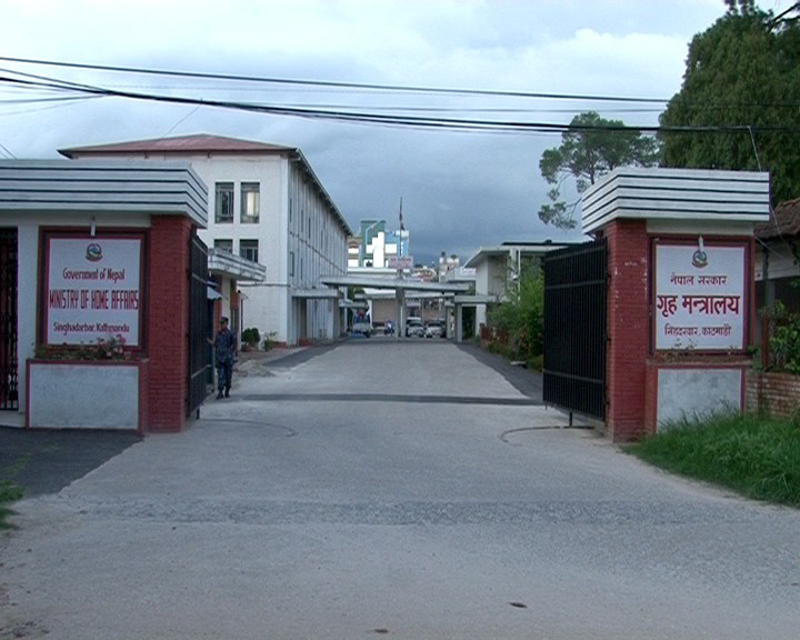 गृहमन्त्रीलाई महिला कानुन व्यवसायीले बुझाए  ज्ञापनपत्र