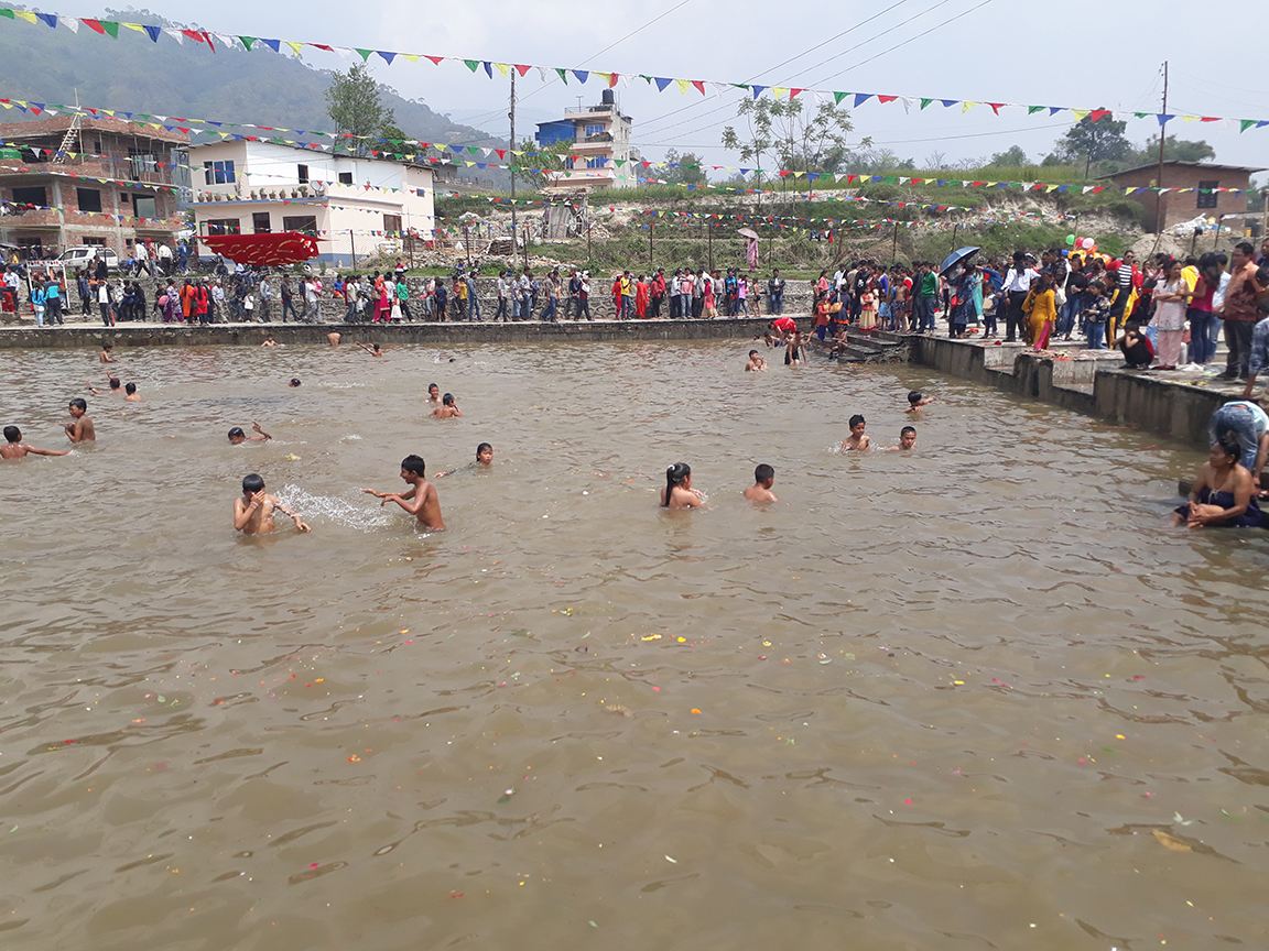 तस्विरमा टोखा सपन तिर्थ मेला
