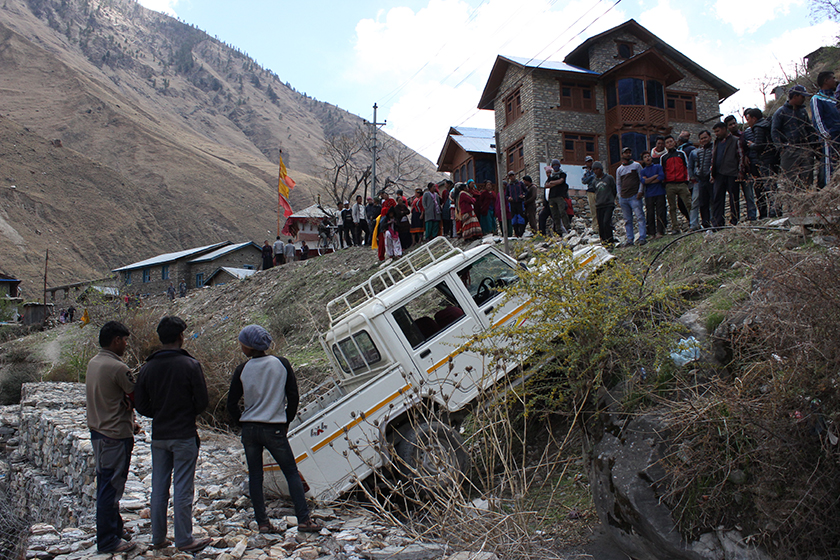 डोल्पामा रोकिराखेको जीप दुर्घटना