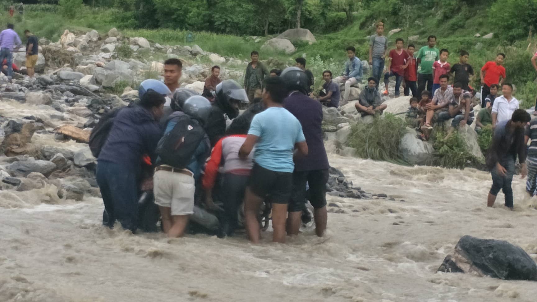 विपी राजमार्गको कारुणीक कथा, राज्य विहिनताको चरम नमुना (फोटो फिचरसहित)
