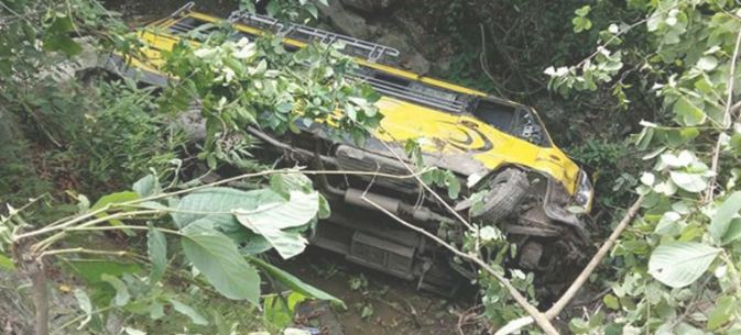 बाराको अमलेखगञ्जमा बस दुर्घटना हुँदा २२ घाइते