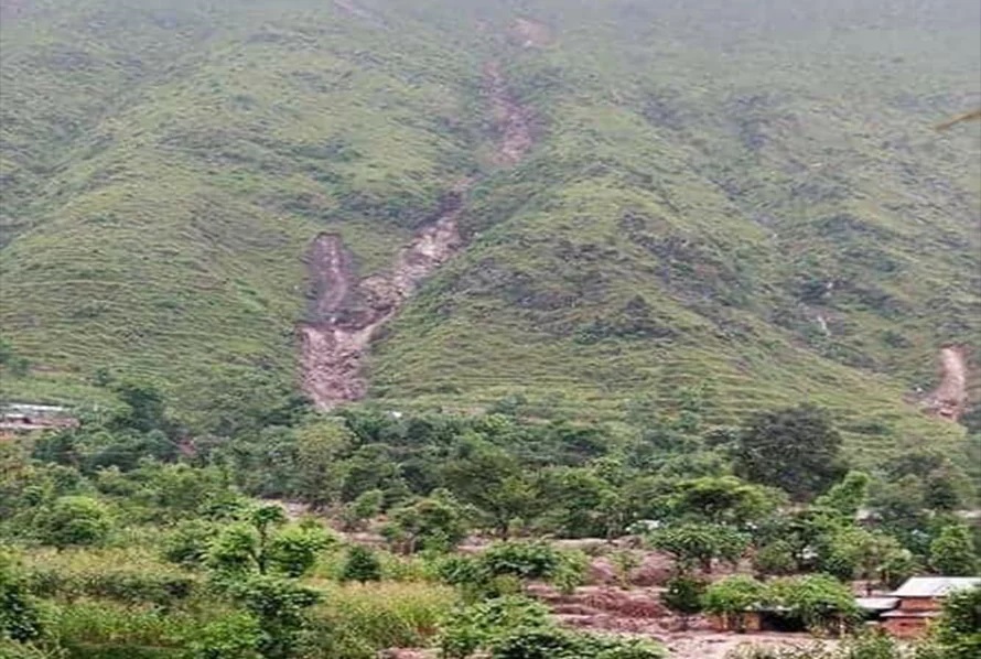 गुल्मीमा पहिरोले घर पुर्दा ६  जनाको मृत्यु