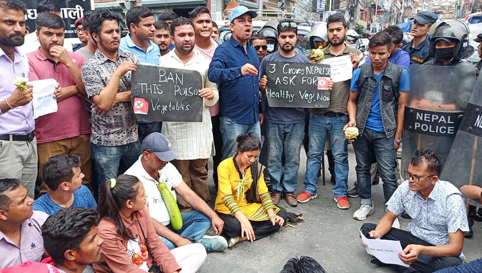 नेविसंघद्धारा तरकारीको विषादी नजाँच्ने निर्णयको विरोधमा आन्दोलन