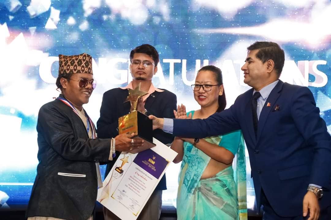 गायक रामकृष्ण श्रेष्ठले जिते अन्तराष्ट्रिय अवार्ड