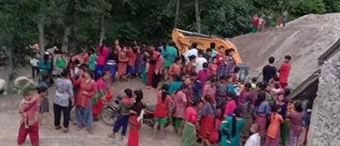 नुवाकोटमा बालुवा उत्खनन गर्दा परेको खाल्डोमा डुबेर दुई जनाको मृत्यु