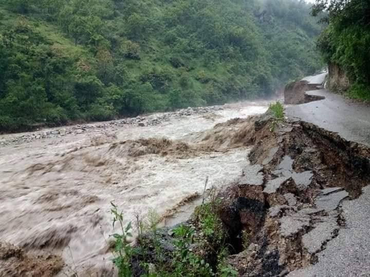 पहिरोले पुरिएर बाग्लुङमा तीन जनाको मृत्यु