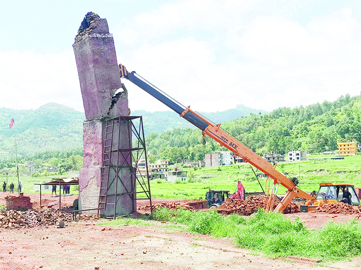किन चलाइयो आठ इँटा उद्योगमा डोजर ?