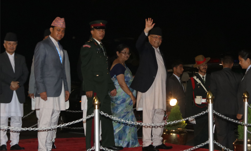 प्रधानमन्त्री सिङ्गापुर प्रस्थान