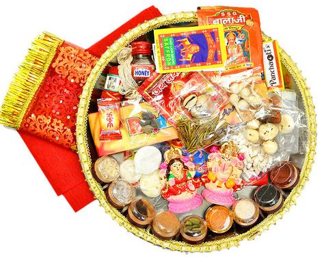 धनधान्य र सम्पन्नताकी देवी लक्ष्मीको पूजा आराधना गरी श्रद्धा भक्तिपूर्वक लक्ष्मीपूजा मनाइँदैछ