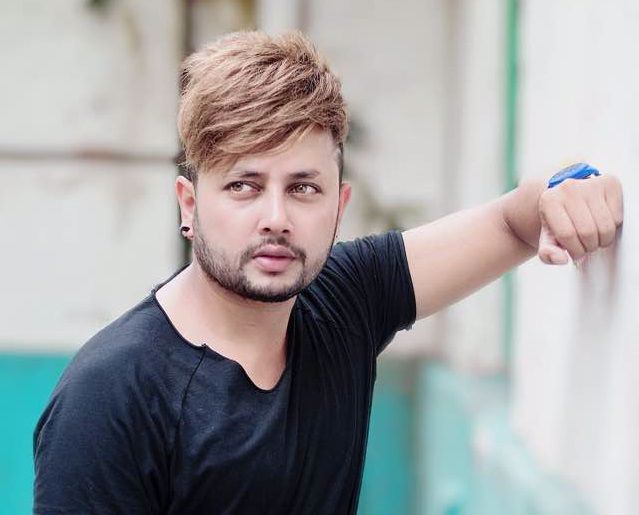 गायक दुर्गेश थापा पक्राउ