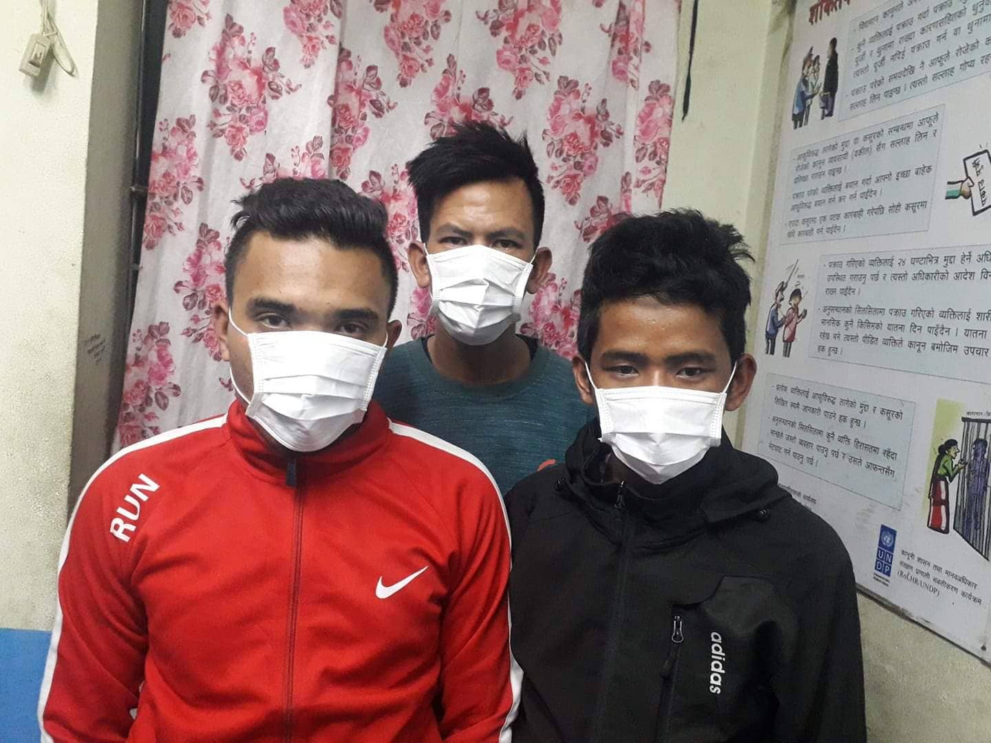 ग्वार्कोमा बसभित्र घेरा हाली ६४ हजार लुट्ने तीनजना पक्राउ