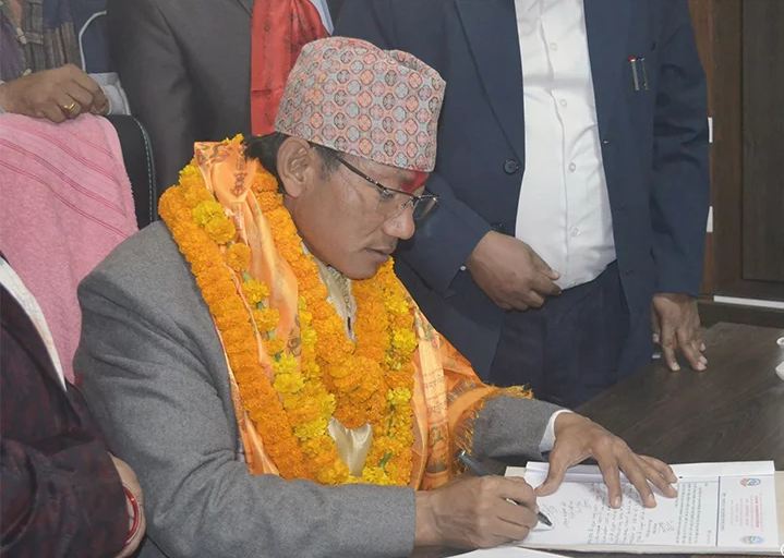 धरानका नवनिर्वाचित मेयर तिलक राईले सम्हाले कार्यभार