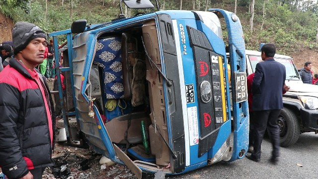 धादिङमा मिनिट्रक दुर्घटना हुँदा  सात जनाको मृत्यु