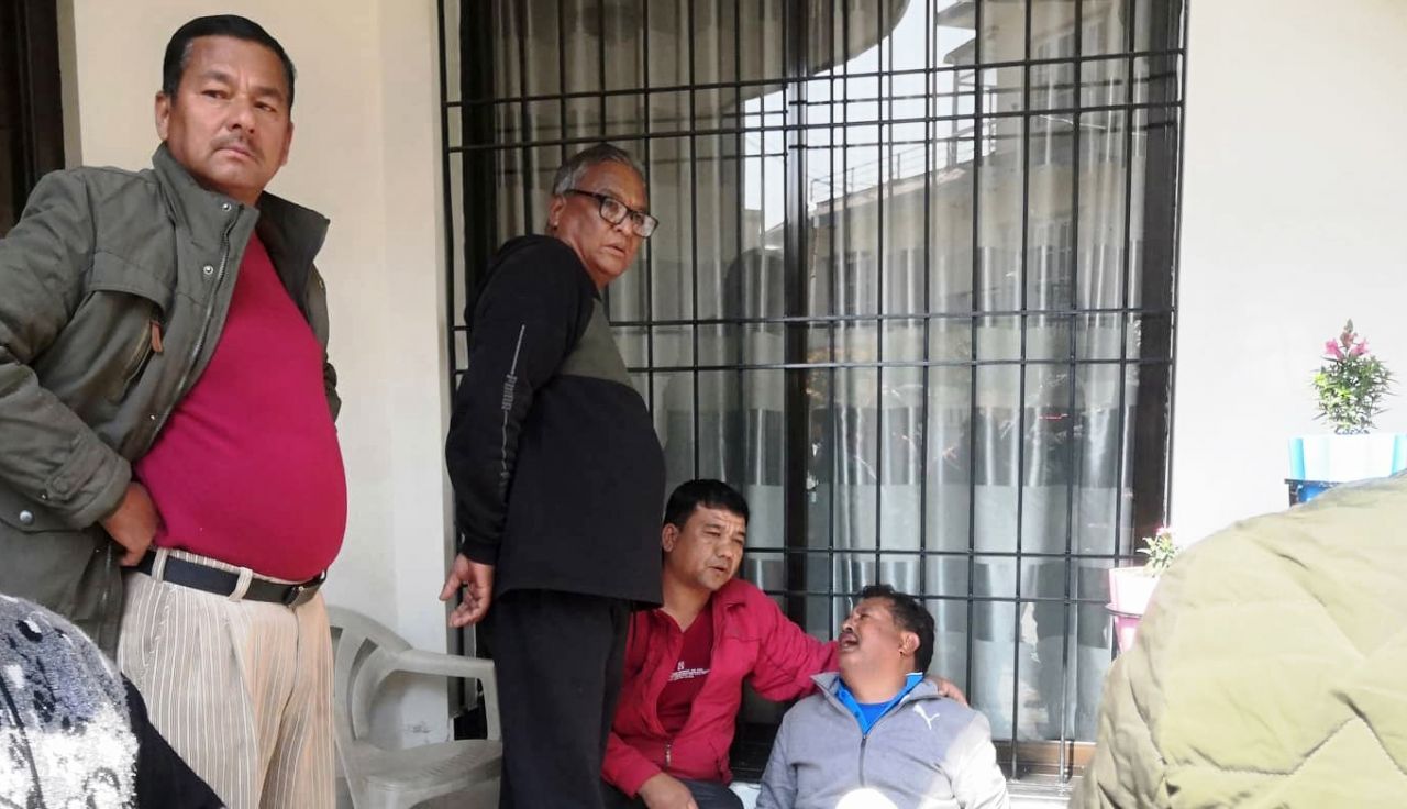 पूर्वसचिव  कार्कीकी श्रीमतीको हत्या प्रयास , कामदार मृत फेला