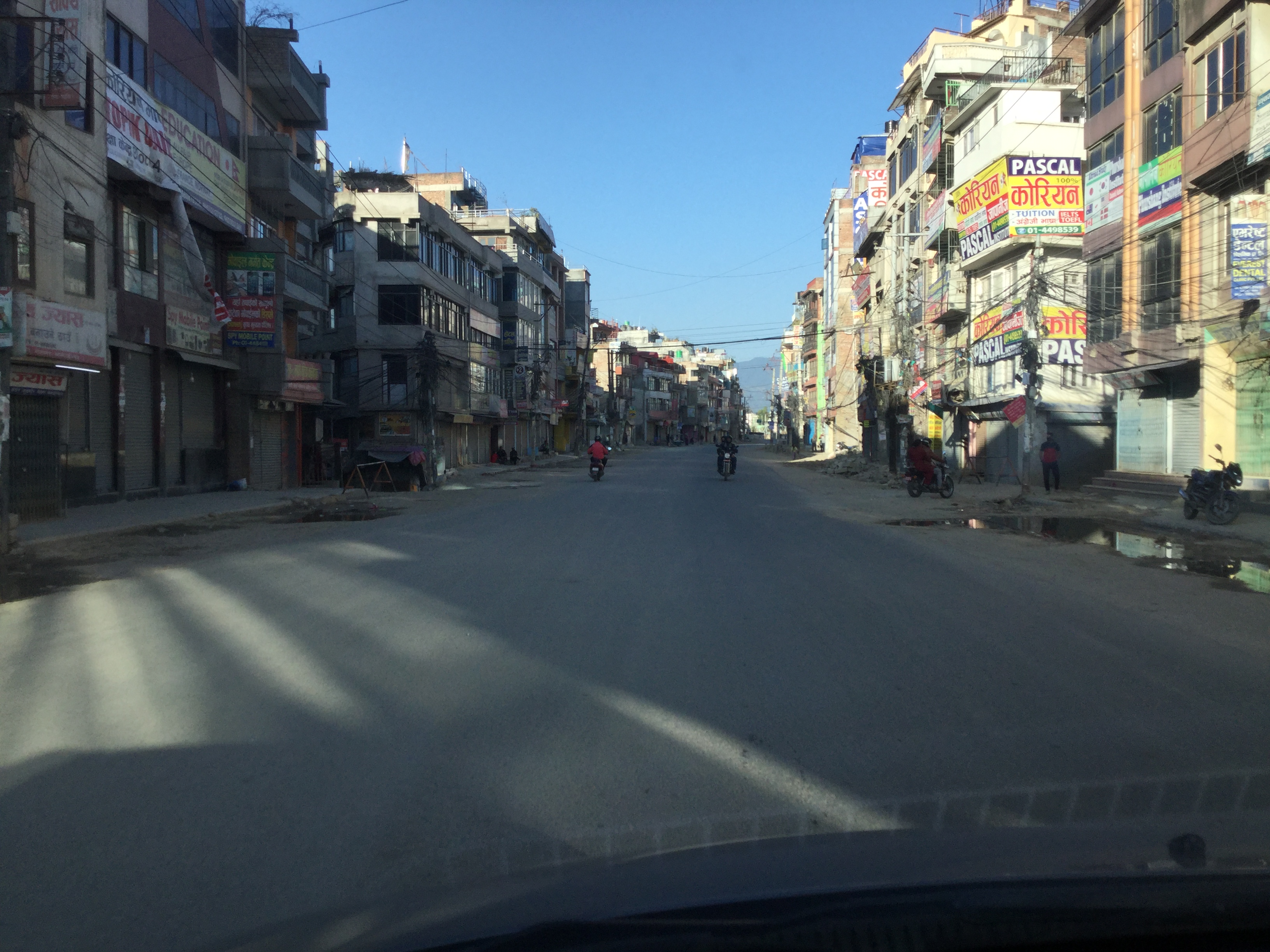 आजवाट लकडाउनमा थप कढाई, विहानै दुई सय वढी नियन्त्रणमा