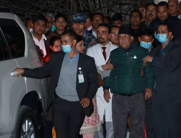 प्रधानमन्त्री ओलीको पेटबाट स्टेन्ट निकालियो