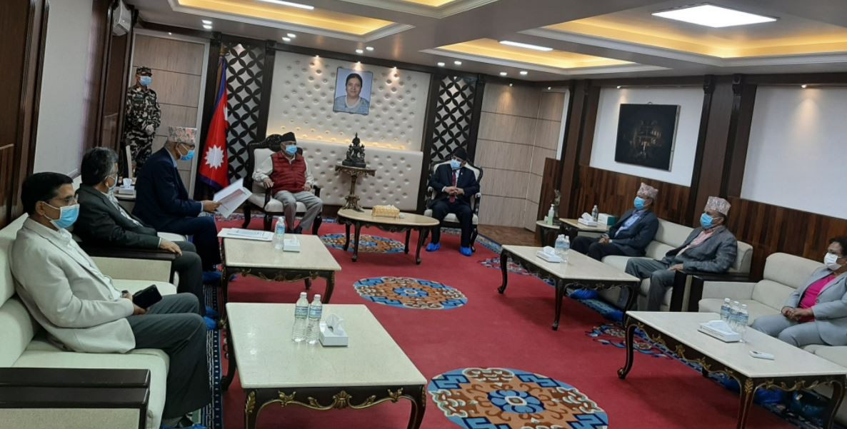अध्यक्षद्वयलाई  नेकपा कार्यदलले बुझायो प्रतिवेदन