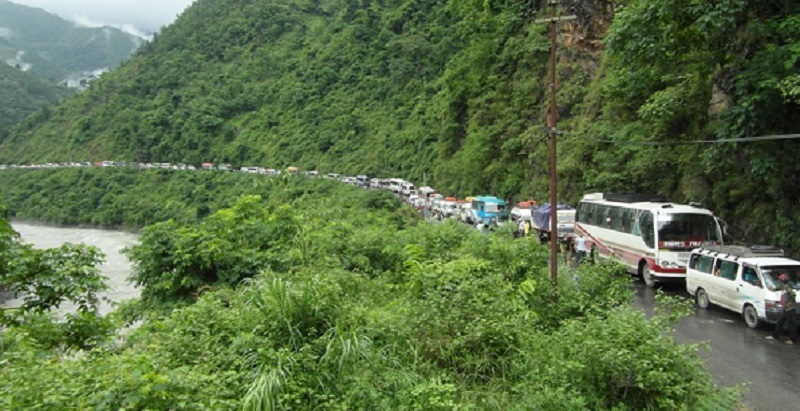 नौबिसे–मुग्लिन सडक एकतर्फी सञ्चालन