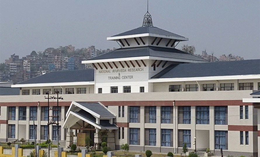 आयुर्वेद र  मनमोहन लाई कोभिड अस्पतालमा स्तरोन्नती गर्ने