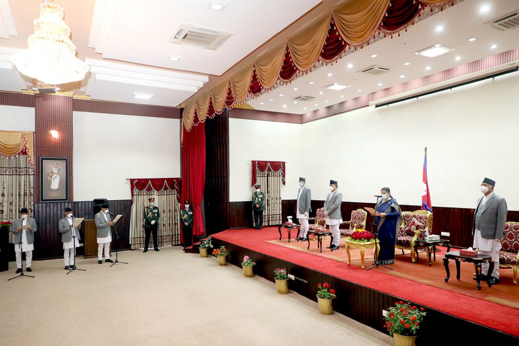 नवनियुक्त तीन मन्त्रीले लिए सपथ