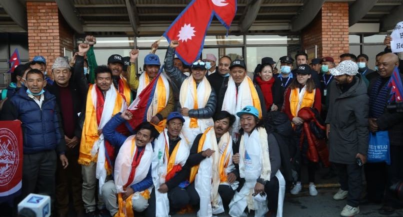 माउन्ट केटुको कीर्तिमानी आरोही टोली स्वदेश फर्कियो