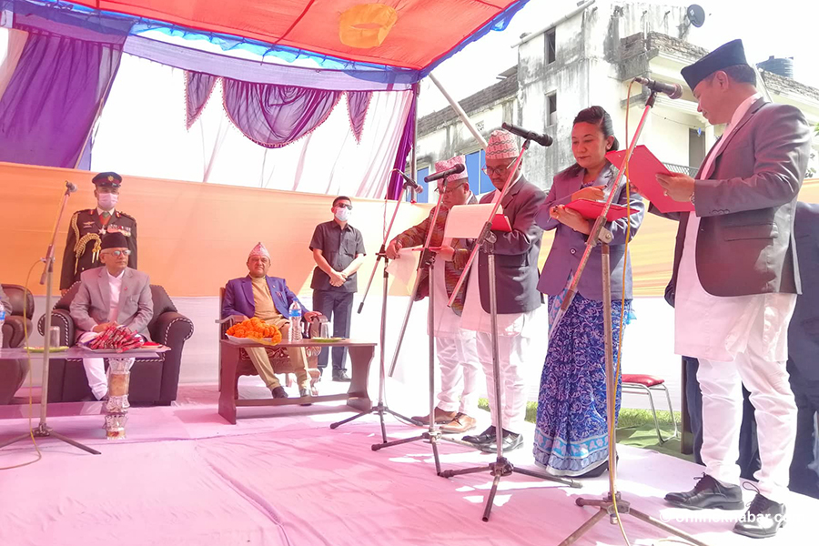 प्रदेश १ का मुख्यमन्त्री राईले गरे मन्त्रिपरिषद् विस्तार , नवनियुक्त मन्त्री र राज्यमन्त्रीले लिए शपथ
