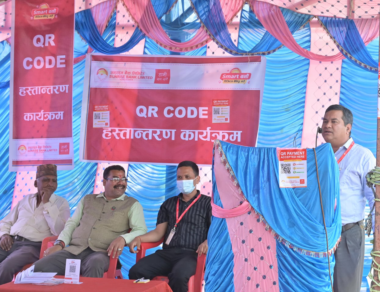 सनराइज बैंकको क्युआर सेवा त्रिनगर कृषि हाटबजार कैलालीमा
