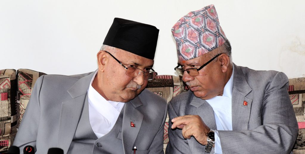 प्रधानमन्त्री ओली र माधव नेपालबीच भेटवार्ता हुँदै