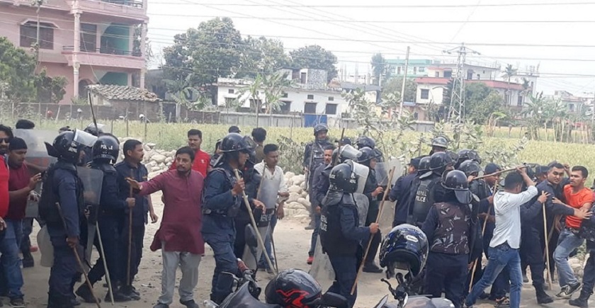 धनगढीमा  ओली र  नेपाल पक्षबीच झडप