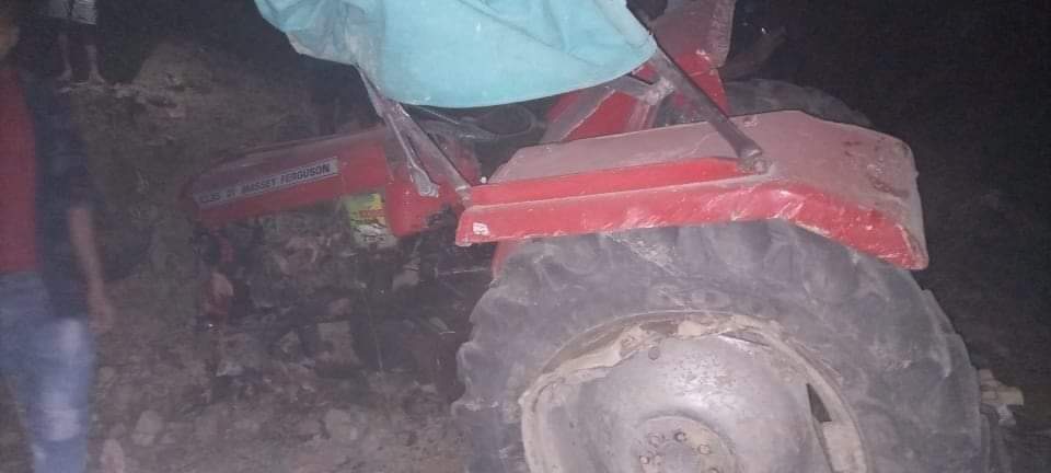 चितवनमा ट्याक्टर दुर्घटना हुँदा ५ जनाको मृत्यु