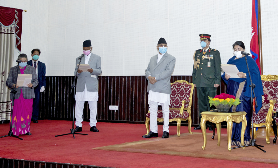 नवनियुक्त  गण्डकी र सुदूरपश्चिमका प्रदेश प्रमुखले लिए शपथ
