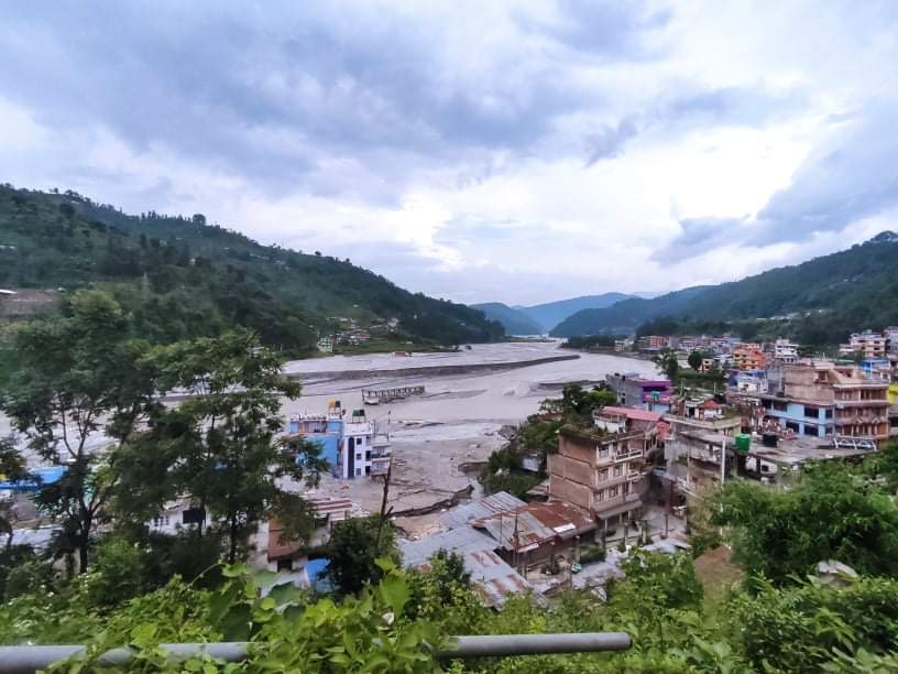 इन्द्रावती नदीमा आएको बाढीले मेलम्चीमा तीन तले घर बगायो