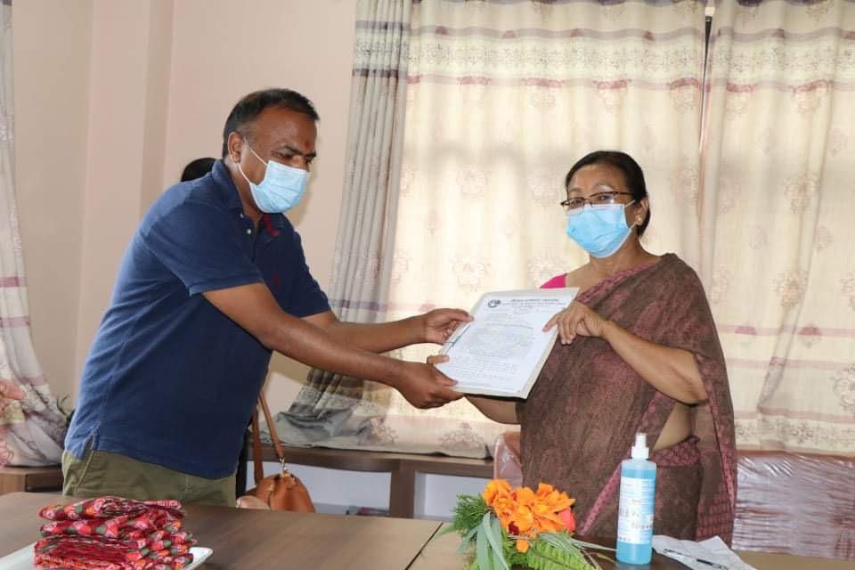 पत्रकार महासंघले बुझायो संचारमन्त्रीलाई ६ बुँधे  ध्यानाकर्षण