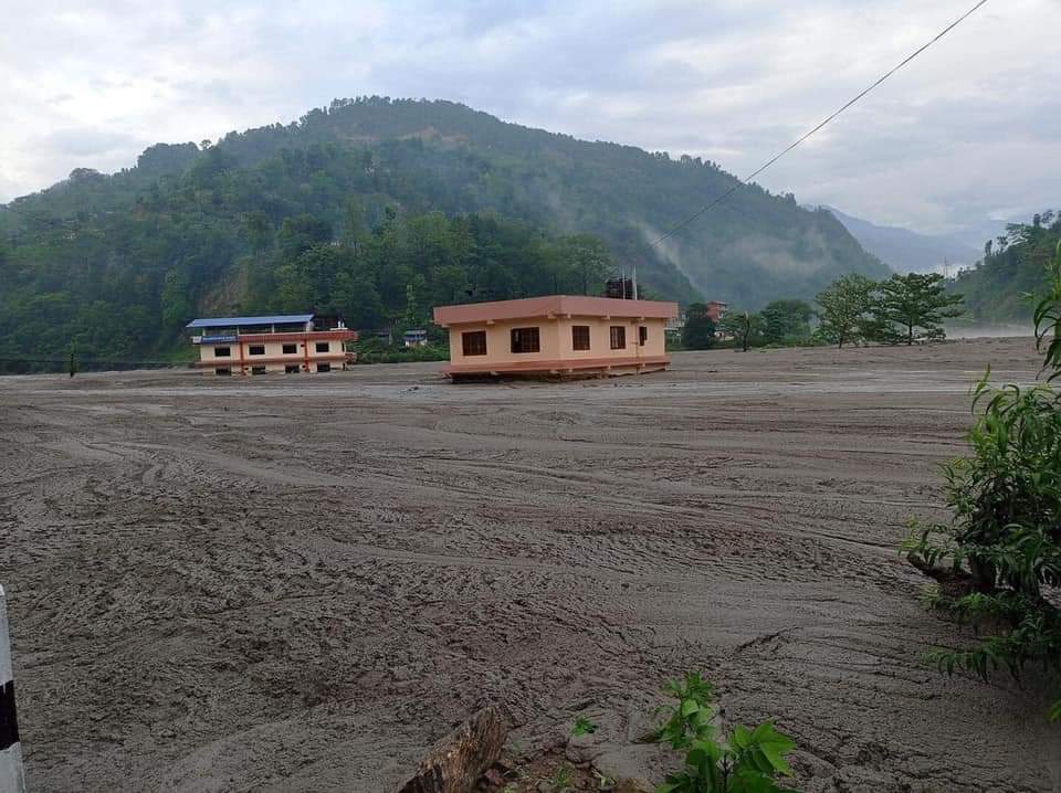 सिन्धुपाल्चोकमा बाढीको वितण्डा : ७ को मृत्यु केहि वेपत्ता