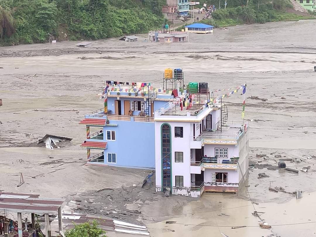 सिन्धुपाल्चोकमा बाढीको विनास (तस्वीरहरु)