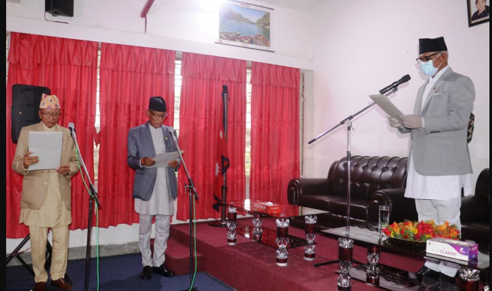 कर्णालीमा कांग्रेसका दुई मन्त्रीले लिए शपथ