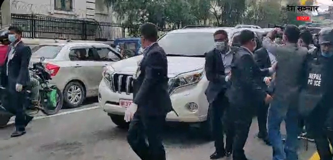 सर्मथकको लर्कोसंगै ओली बालकोट फर्किए