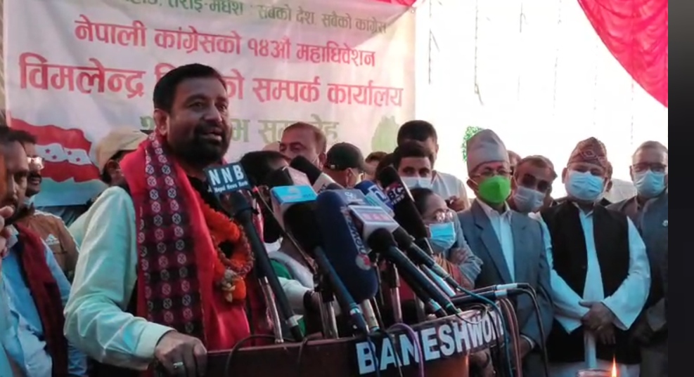कांग्रेश नेता निधिले खोले सम्पर्क कार्यालय
