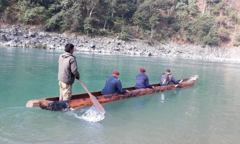 कर्णाली नदीमा डुंगा दुर्घटना,  ३ जना बेपत्ता